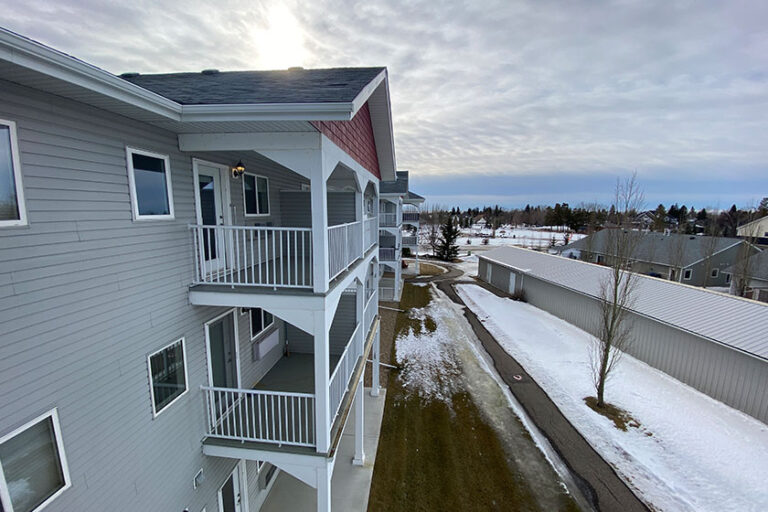 Chateau Three Hills 10 768x512