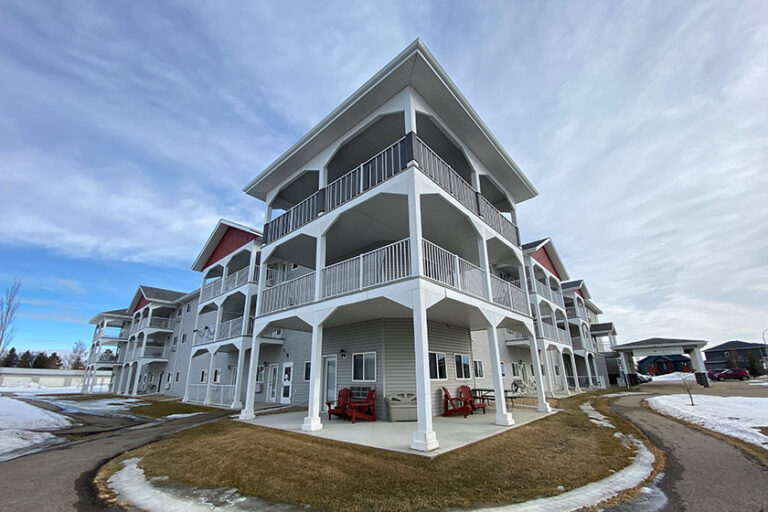 Chateau Three Hills 8 768x512